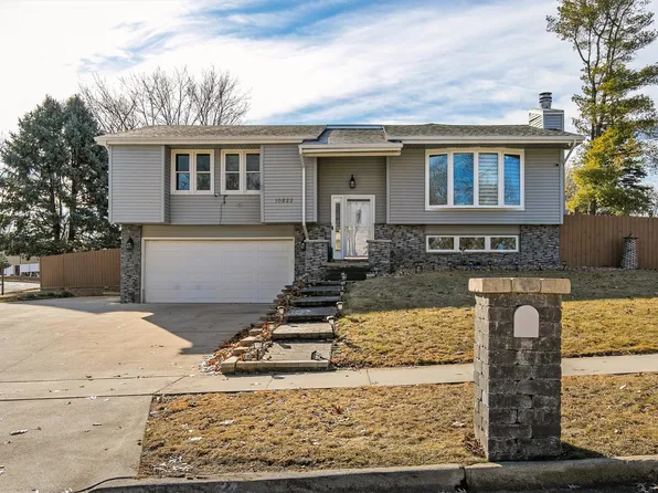 10822 Walnut Ridge Dr, Clive, IA 50325