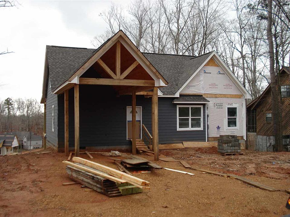 2nd image of 215 Holiday Hills Rd