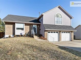 405 S Schubert Dr, Bonner Springs, KS 66012