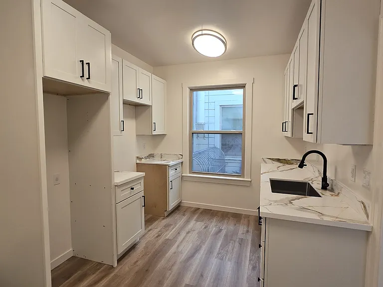 445 Webster St #5 — Photo 3