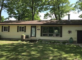 306 W Upright St, Charlevoix, MI 49720