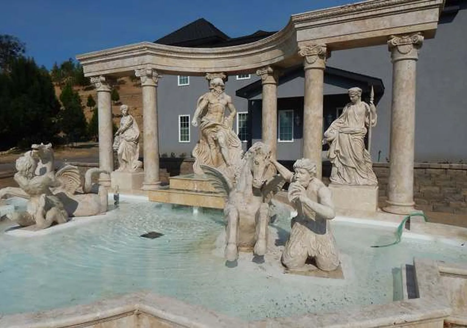 Furnished one Bedroom Apartment on 27 Acre Estate | Available Now — Photo 4