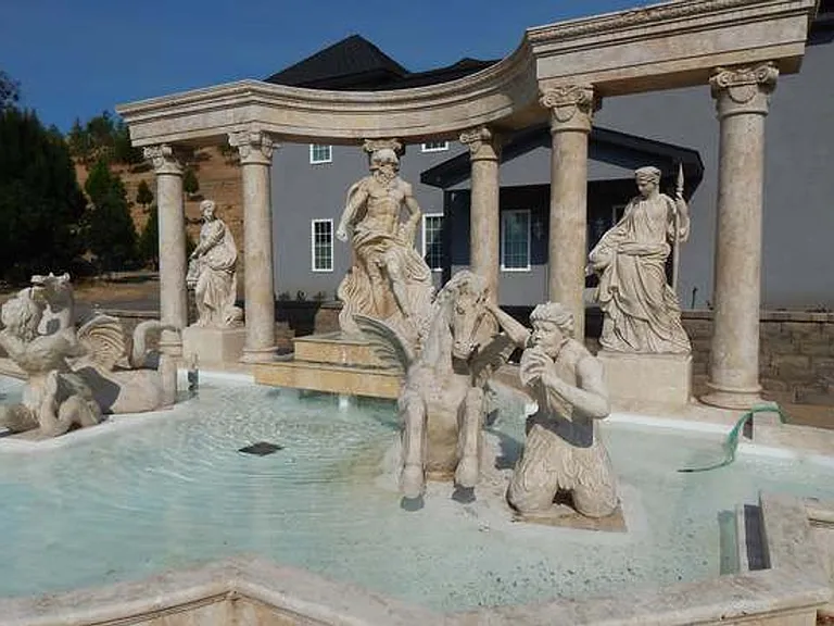 Studio Apartment on 27 Acre Estate | Available Now — Photo 12