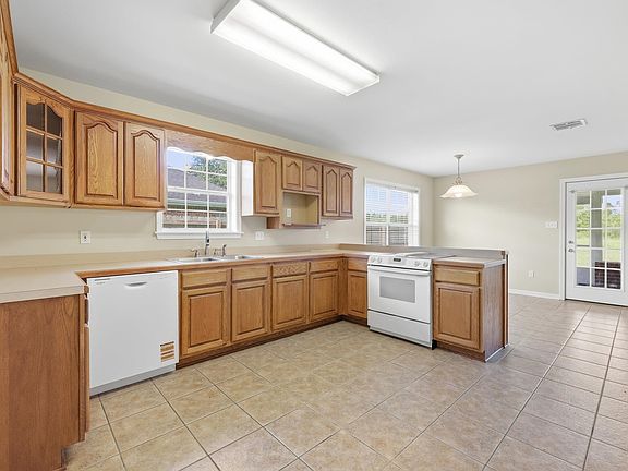 4th image of 310 Aspen Dr