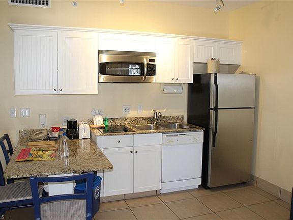 4th image of 190 Estero Blvd #705