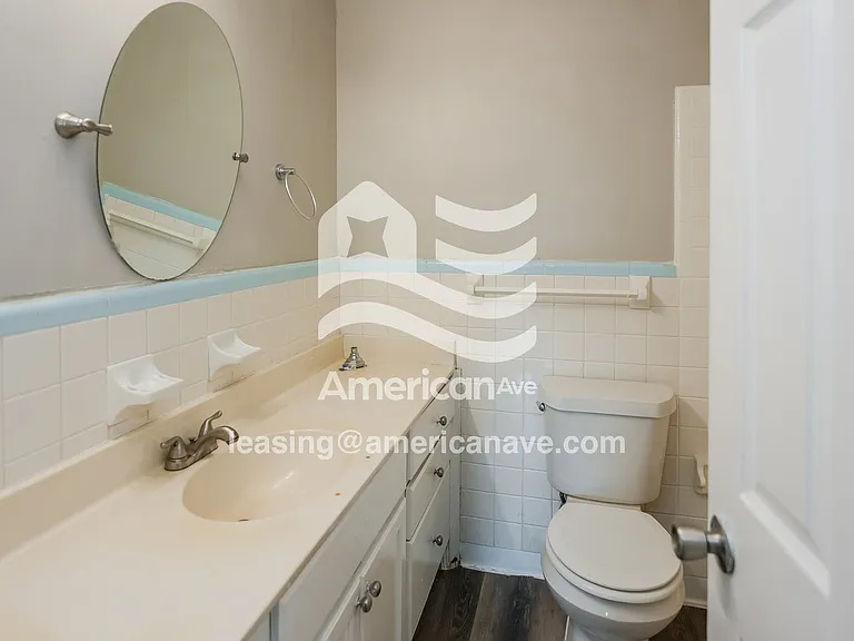 1668858_015_bathroom_14124655.jpg
