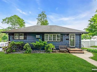 47 Knolls Rd, Bloomingdale, NJ 07403