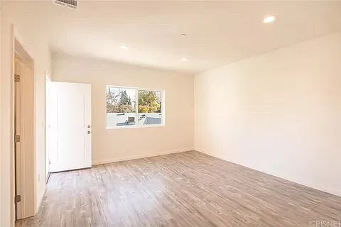 2 bed, 2.5 bath, 1700 sqft, $2,950 — Photo 3