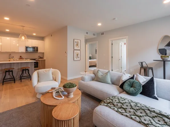 71 Bow St #305, Somerville, MA 02143