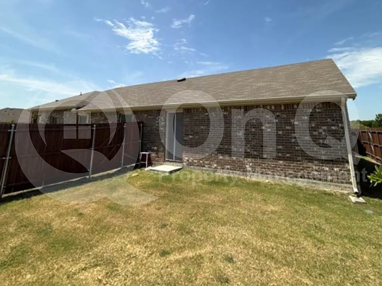 915 Presleigh Dr — Photo 21