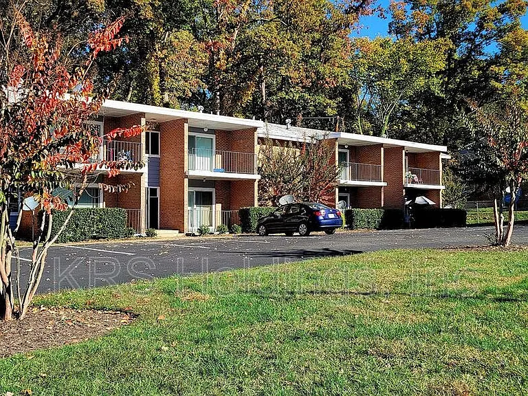 The Carlisle Apartments — Photo 2