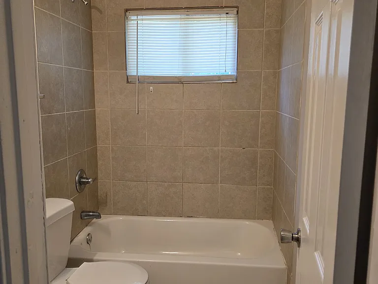 1610 Line St #3 — Photo 3