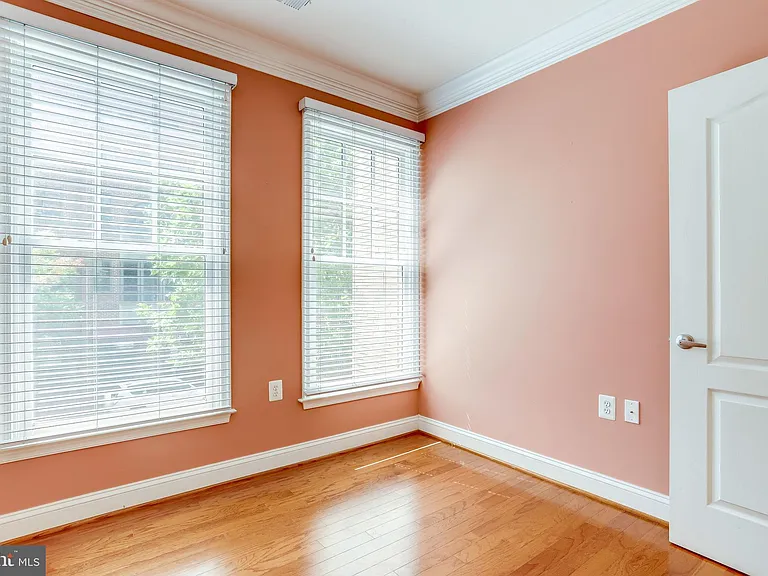 1115 Cameron St #208 — Photo 25