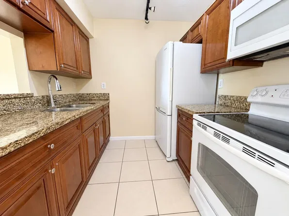 230 NW 107th Ave APT 210, Miami, FL 33172
