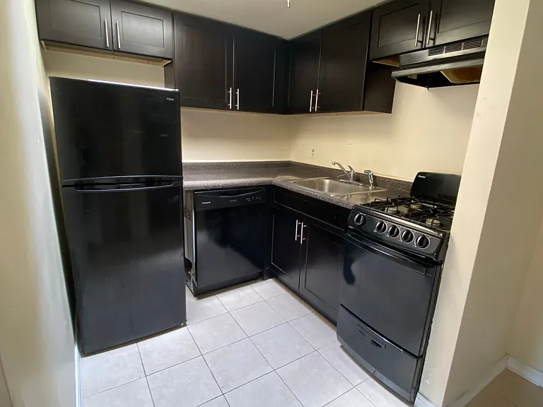 314 N 39th St #6 — Photo 2