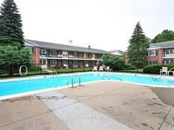 2818 Dundee Rd Unit 11A, Northbrook, IL 60062