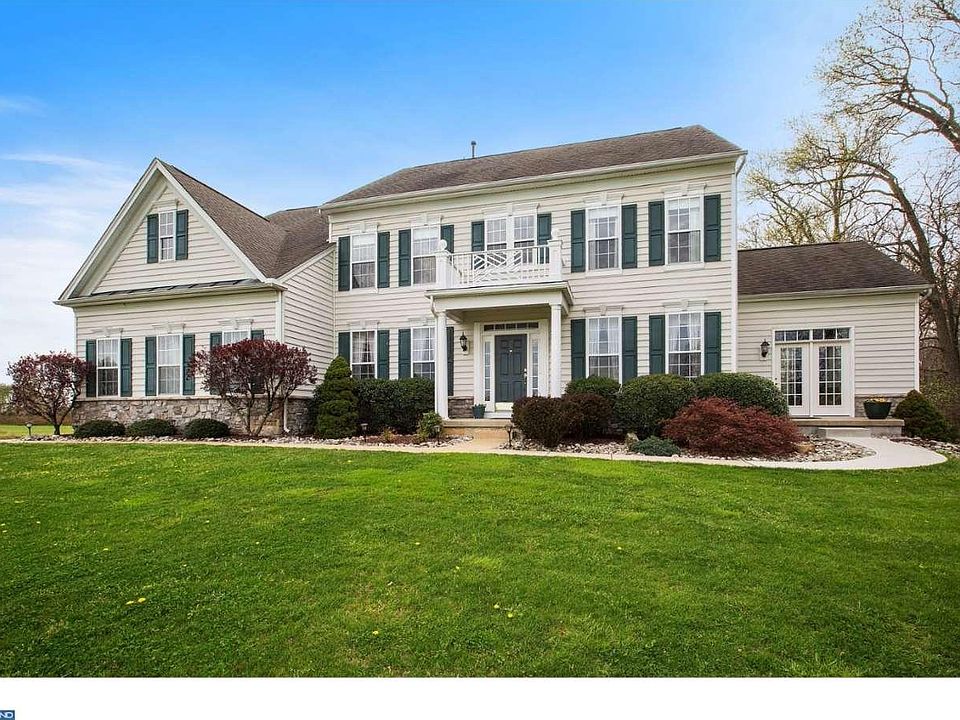 1st image of 220 Kelsey Lynn Ct