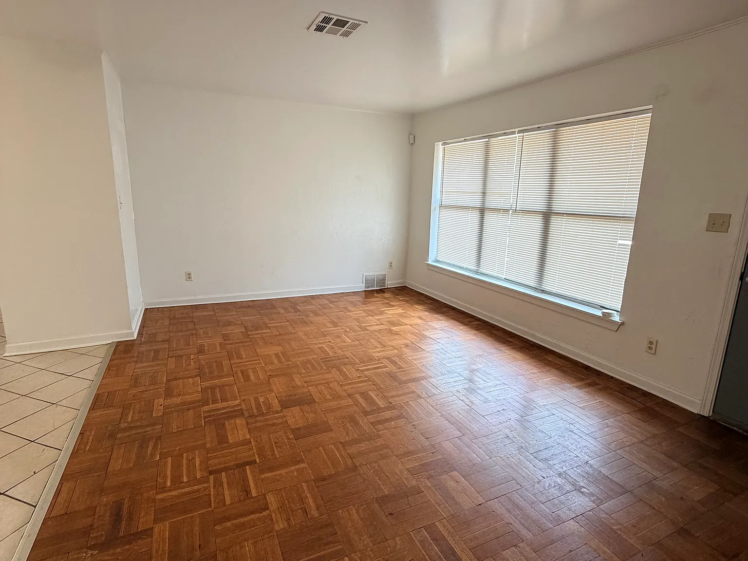 2 bed, 978 sqft, $1,100 — Photo 2