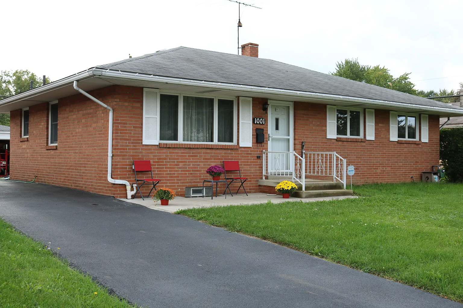 1001 Marland Dr N photo 1