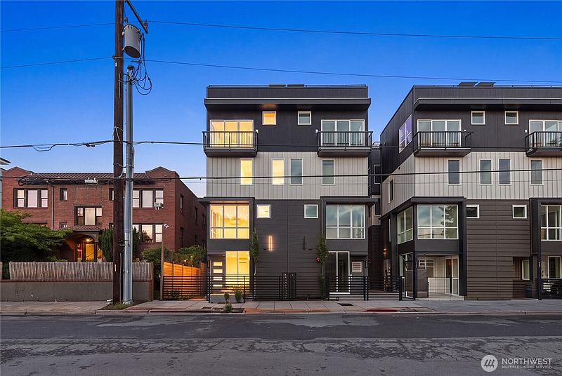 3rd image of 2334 Franklin Avenue E #E