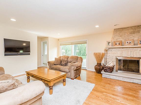 3rd image of 50 Cedar Ln