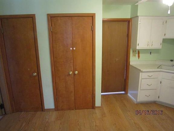 4th image of 30724 Oak Dr