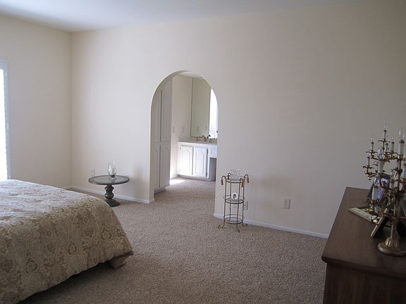 5th image of 221 E Lexington Dr APT 308