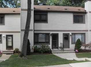 910 Stonegate Ln #910, Stanhope, NJ 07874