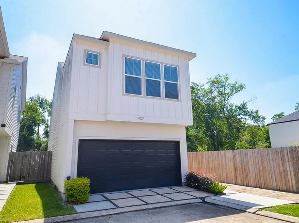 1902 Hollister Spruce Ln, Houston, TX 77080
