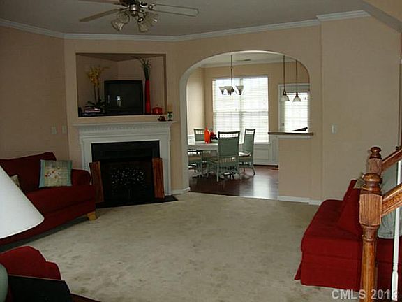 2nd image of 8037 Lynwood Sq #47
