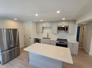 24 Pleasant St, New London, NH 03257