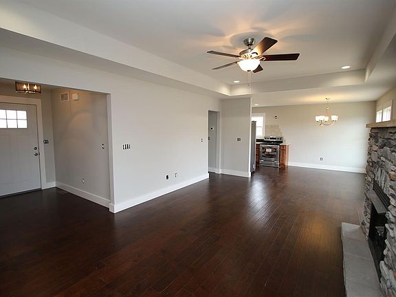 5th image of 452 Bay Berry Ln