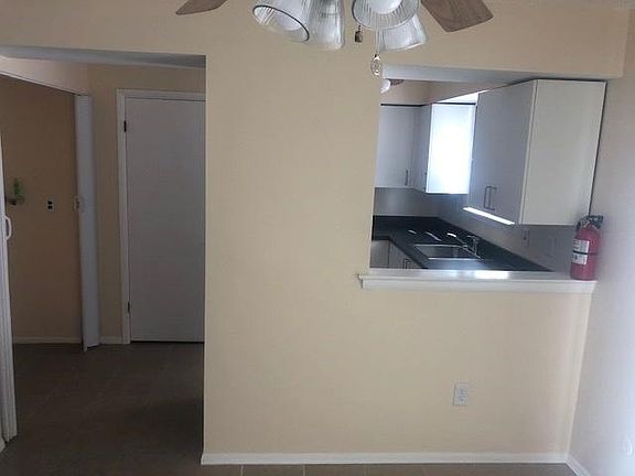 5th image of 561 W Loch Lomond Dr