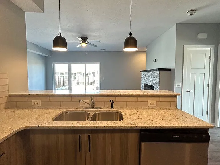 2723 Adams St — Photo 9