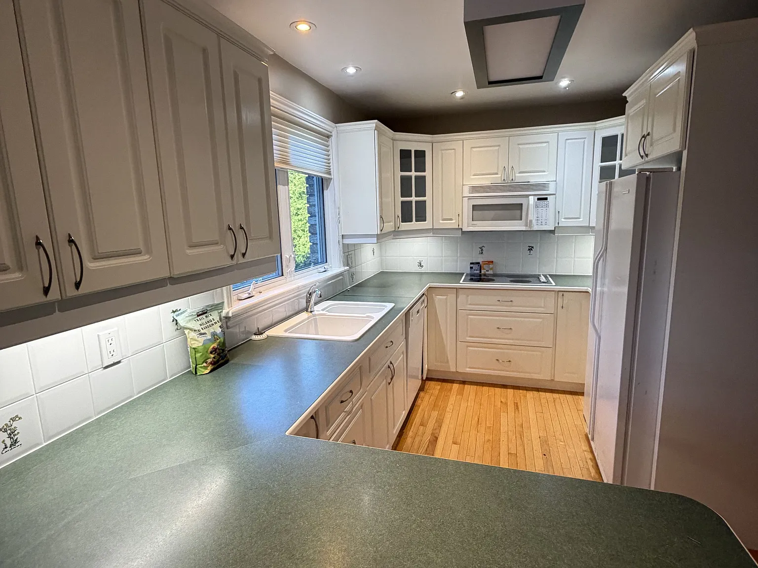 4 bed, $3,750 — Photo 2