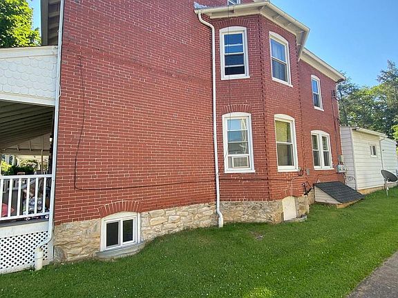 2nd image of 1104 Olive St