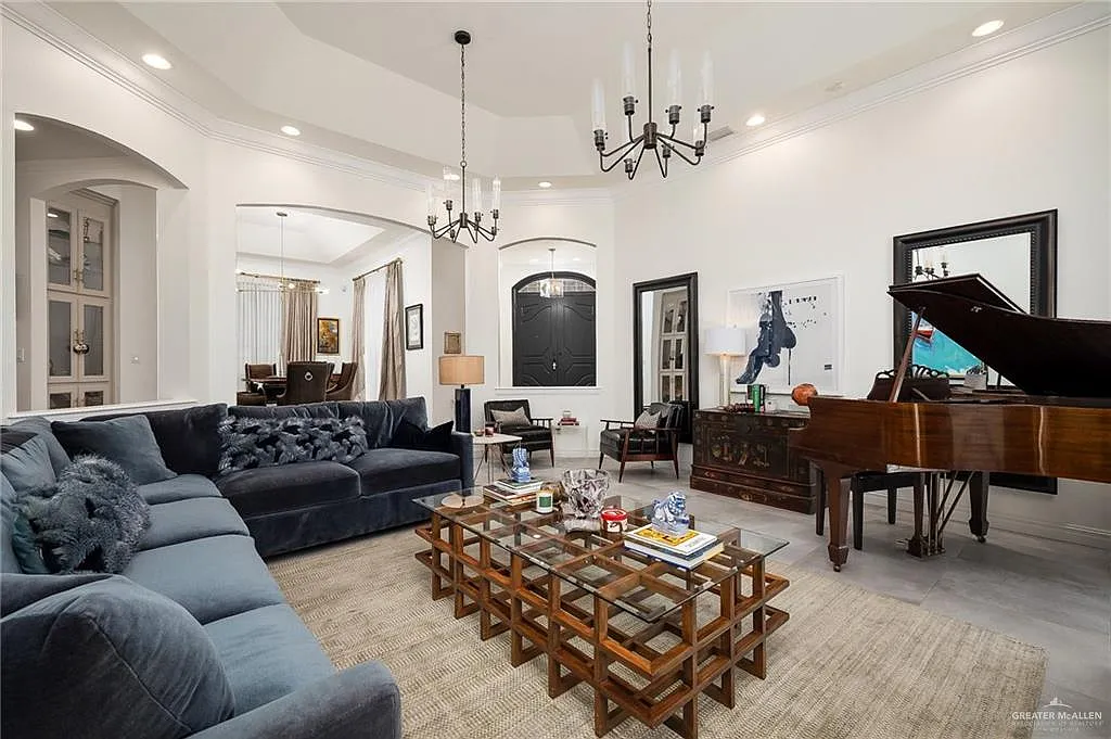 3 bed, 3.0 bath, 3307 sqft, $3,350 — Photo 3