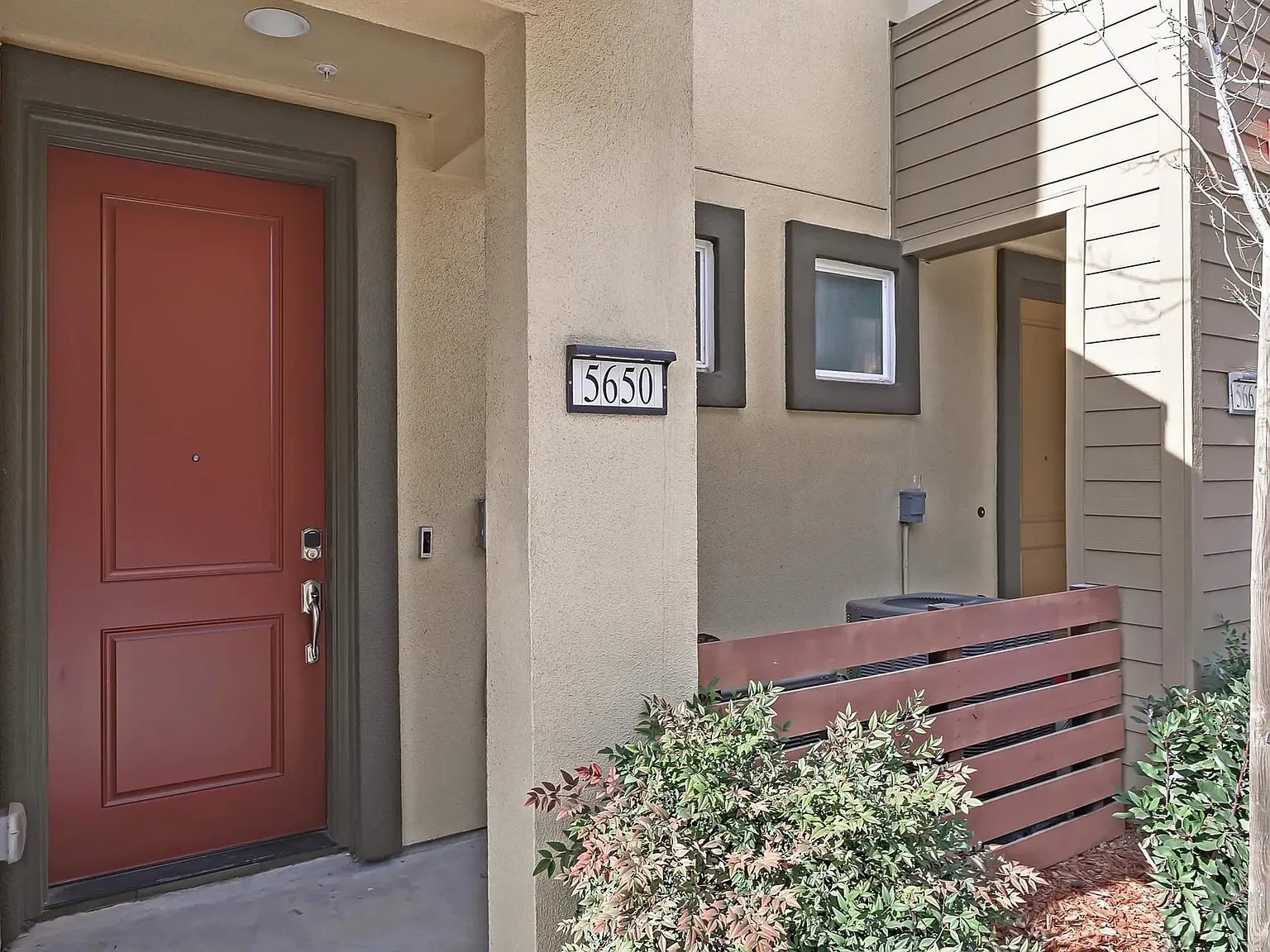 3 bed, 1827 sqft, $3,925 — Photo 3