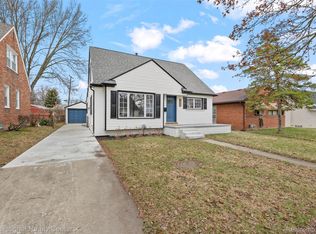822 Phillips Ave, Clawson, MI 48017