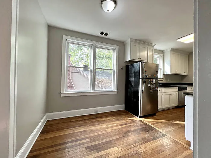 319 Howard St — Photo 17