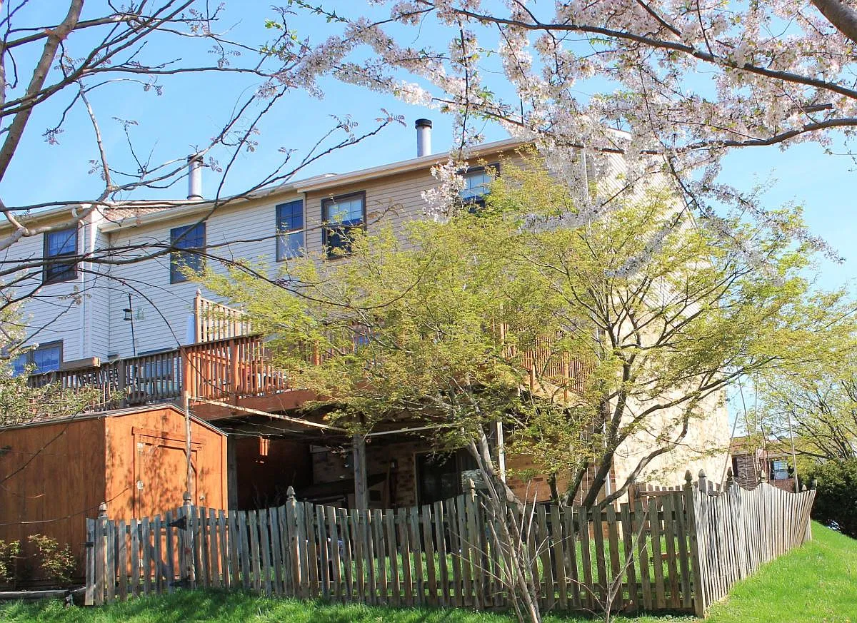 3 bed, 2.5 bath, 1440 sqft, $2,600 — Photo 2
