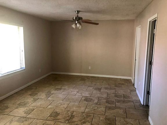 5th image of 703 Southwood Cir