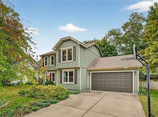 716 White Oak Ln, Liberty, MO 64068