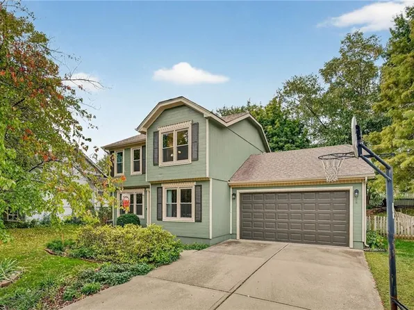 716 White Oak Ln, Liberty, MO 64068