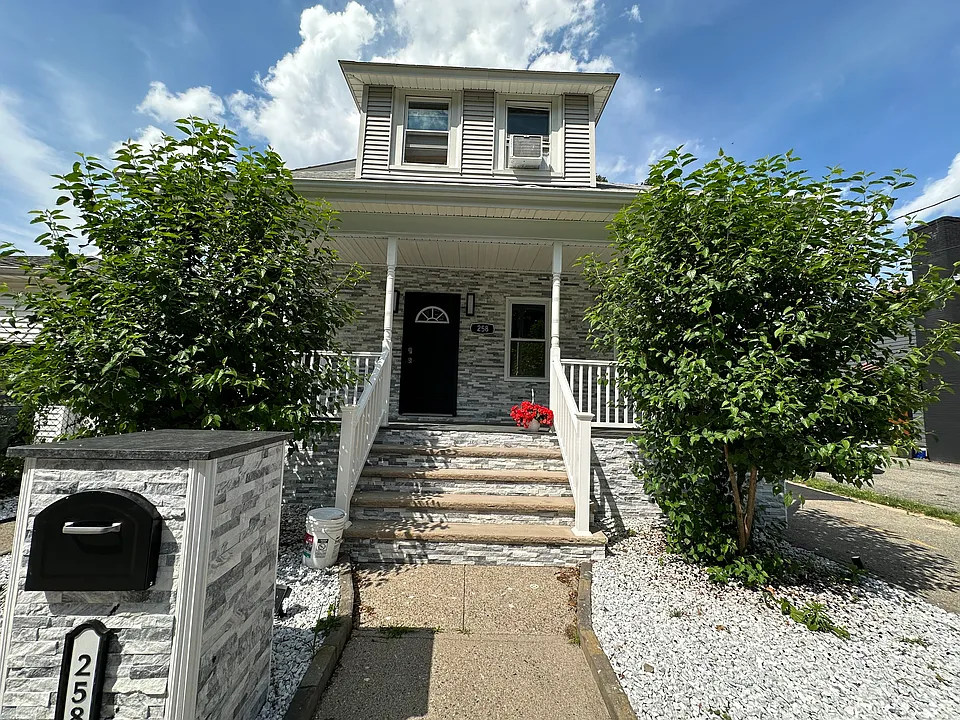 258 Mercer St #1