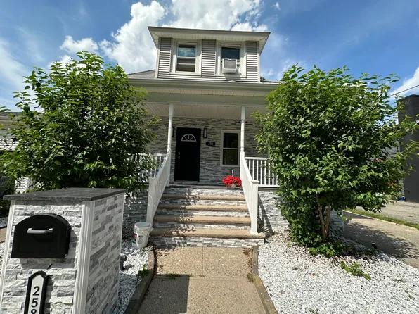258 Mercer St #1, East Providence, RI 02914