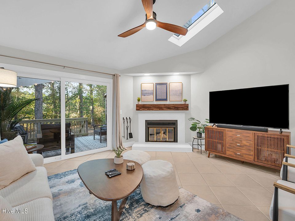 1st image of 207 Saint Luke Court