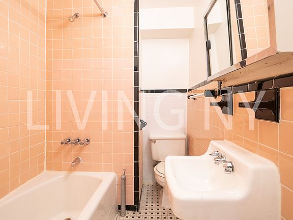 4th image of 167 W 83rd St #Aa1