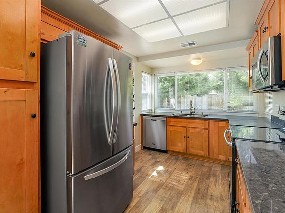 5th image of 206 Arlington Way