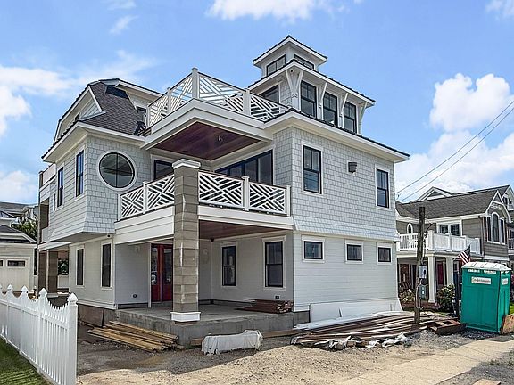2nd image of 905 Seacrest Rd